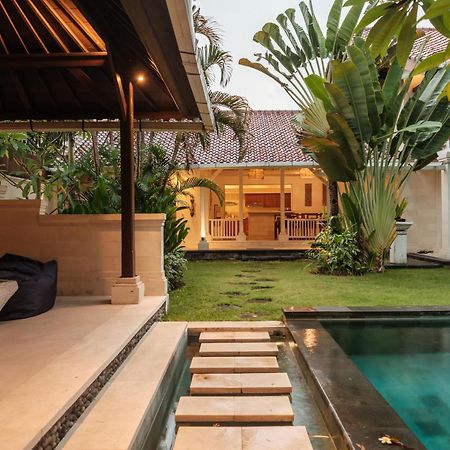 Uma Lima Villa Batu Belig - Close To The Beach Canggu Buitenkant foto